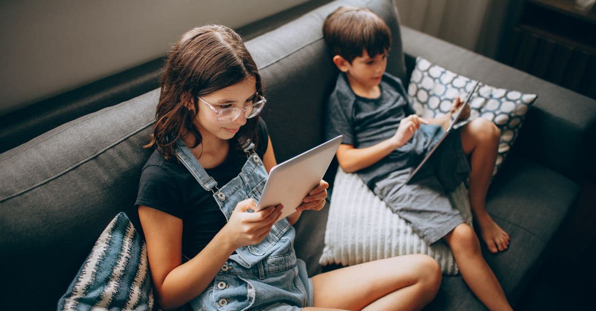 Imagen de recurso de la sección de actualidad: El uso de móvil en niños empeora la comprensión lectora, según estudio de UCLA