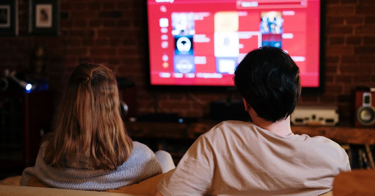 Imagen de recurso de la sección de entretenimiento: Días de agosto llega a Prime Video y promete un verano canario sin mover la butaca