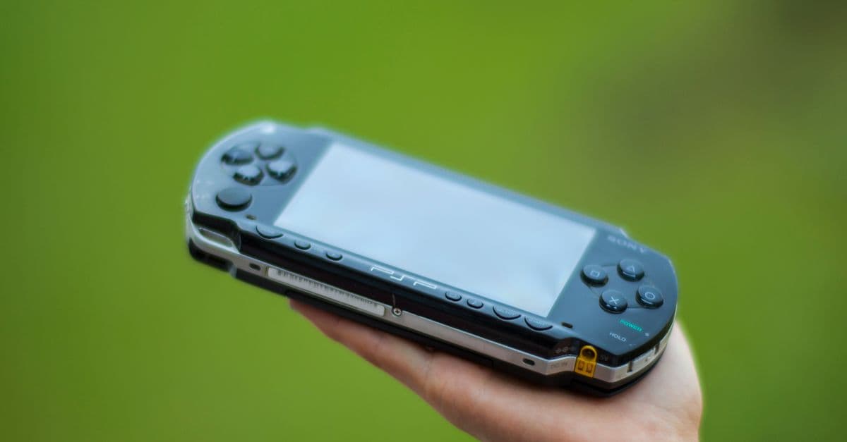 Imagen de recurso de la sección de tecnología: OpenStrike lleva Counter‑Strike a la PSP de 20 años