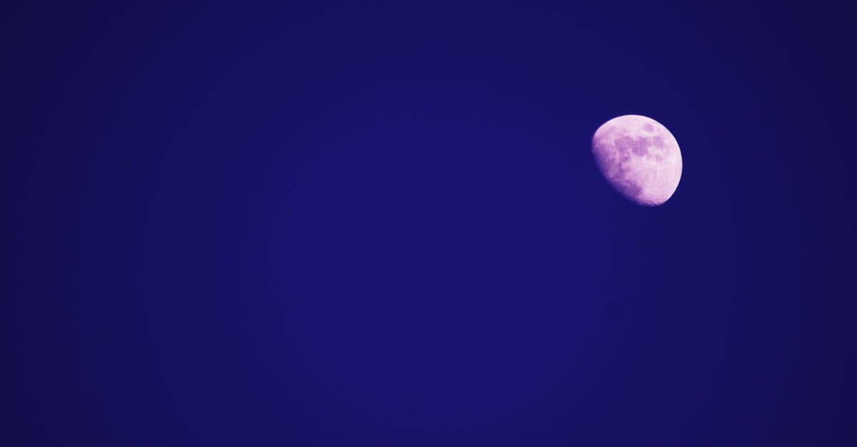 Imagen de recurso de la sección de tecnología: Enlace láser chino reduce a 12 segundos la descarga de una foto 8K desde la Luna